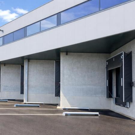 Laadperrons van een industrieel gebouw.png